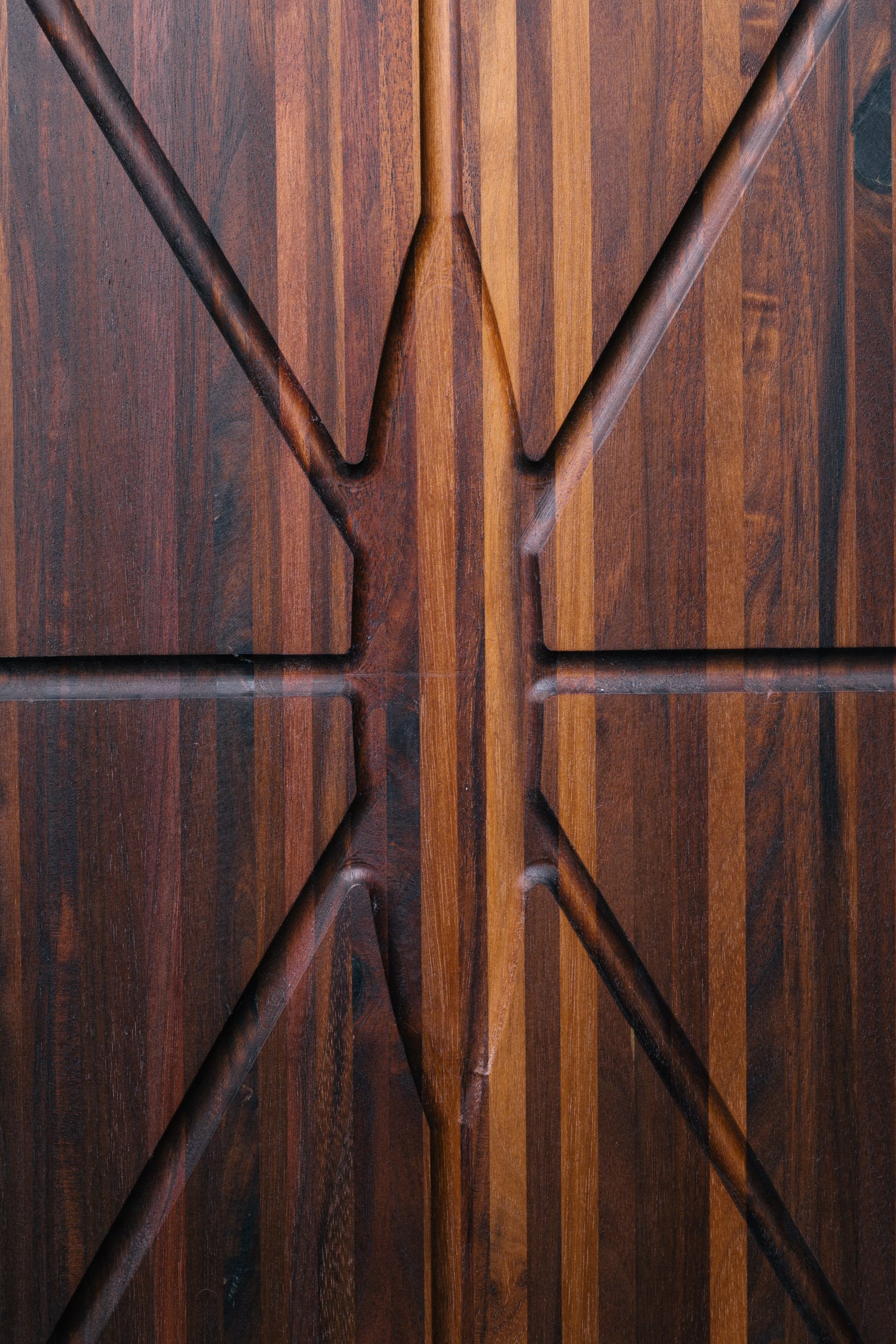 The Oval Carver - Walnut