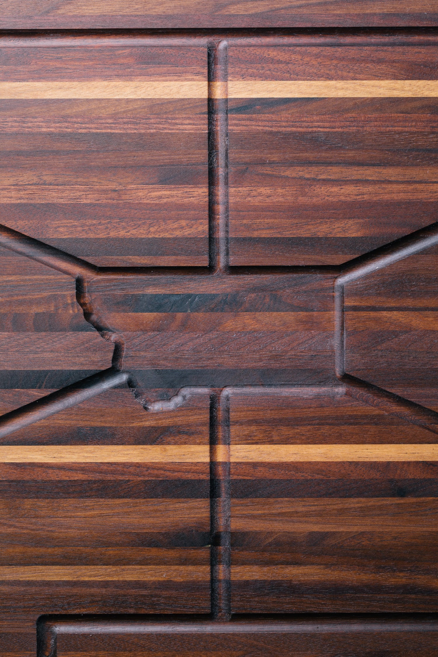 The Montana Carver - Walnut